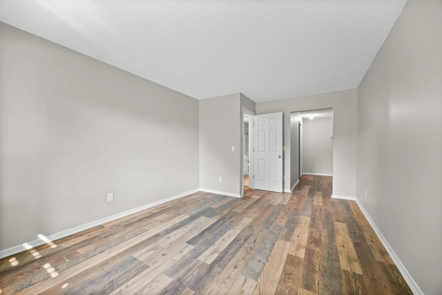 992 Pond View Court, Vadnais Heights, MN 55127