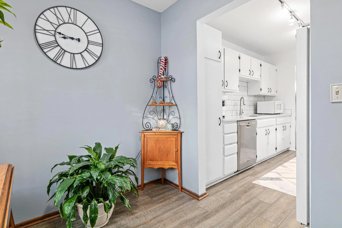 25 Birnamwood Drive, Burnsville, MN 55337