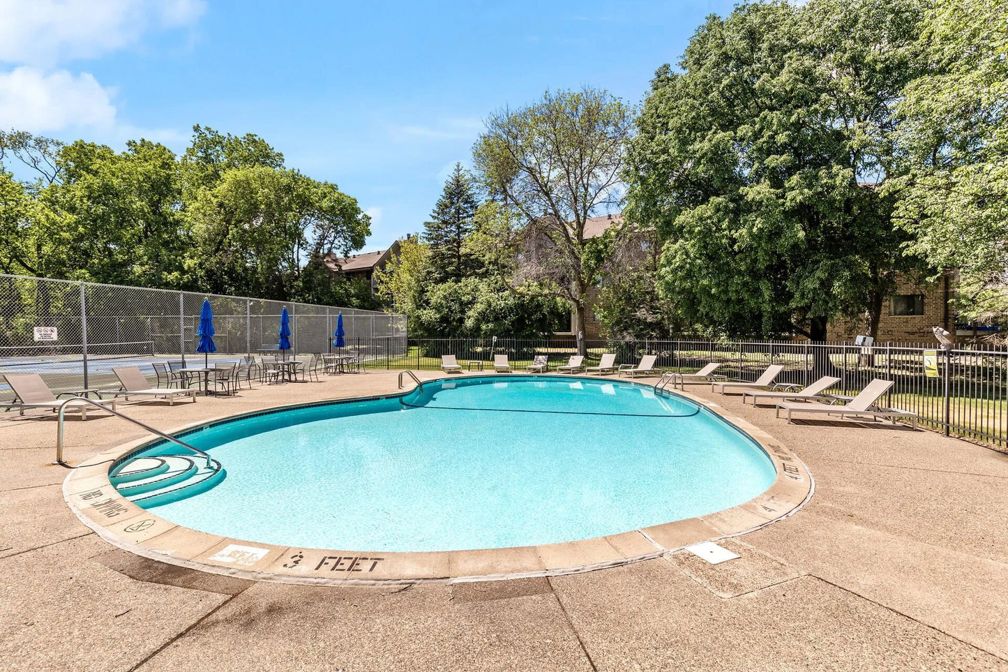10441 Greenbrier Road, Minnetonka, MN 55305