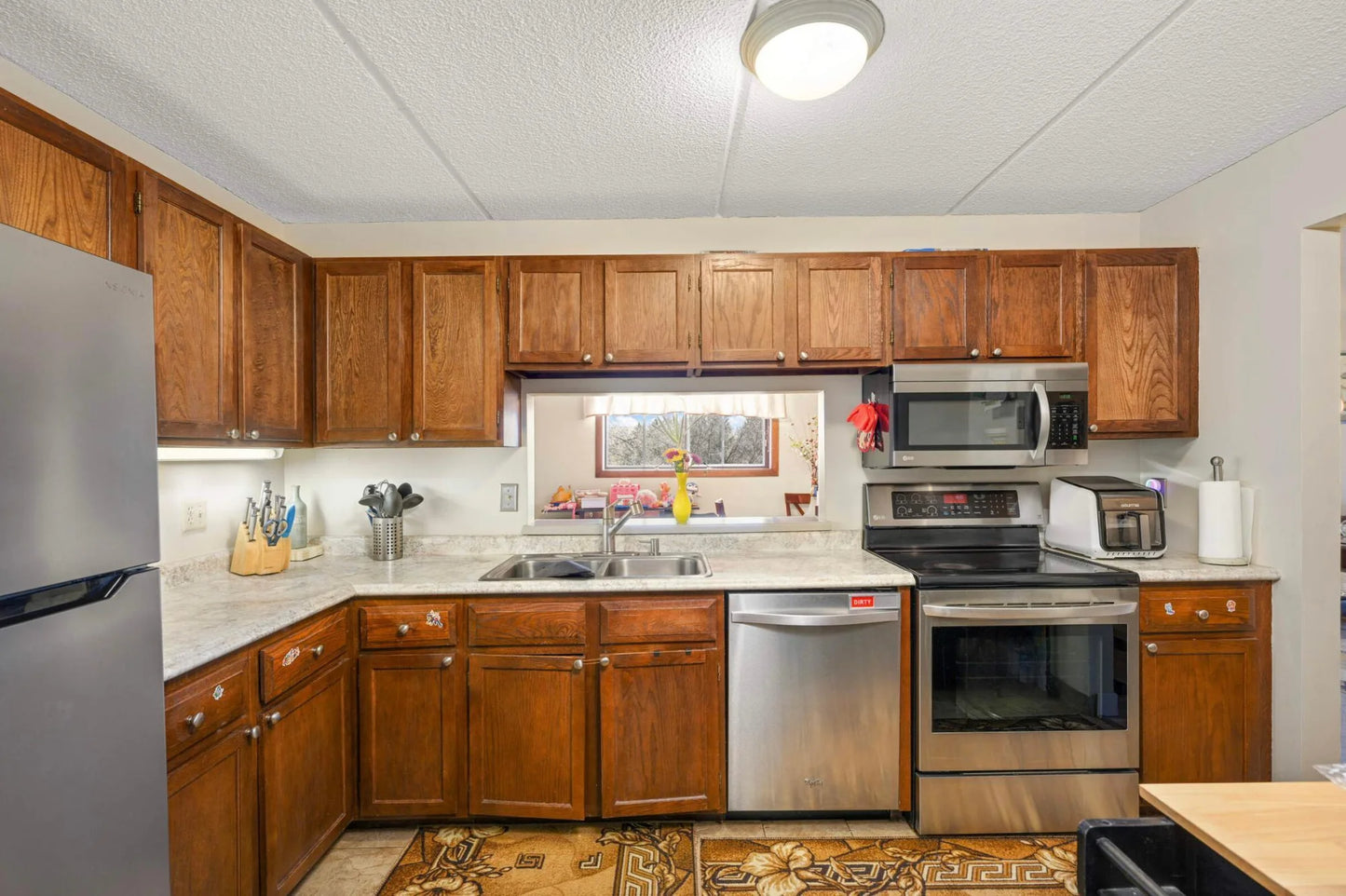 10501 Cedar Lake Rd , Minnetonka, MN 55305