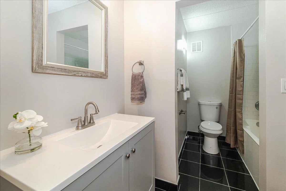 10411 Cedar Lake Road, Minnetonka, MN 55305