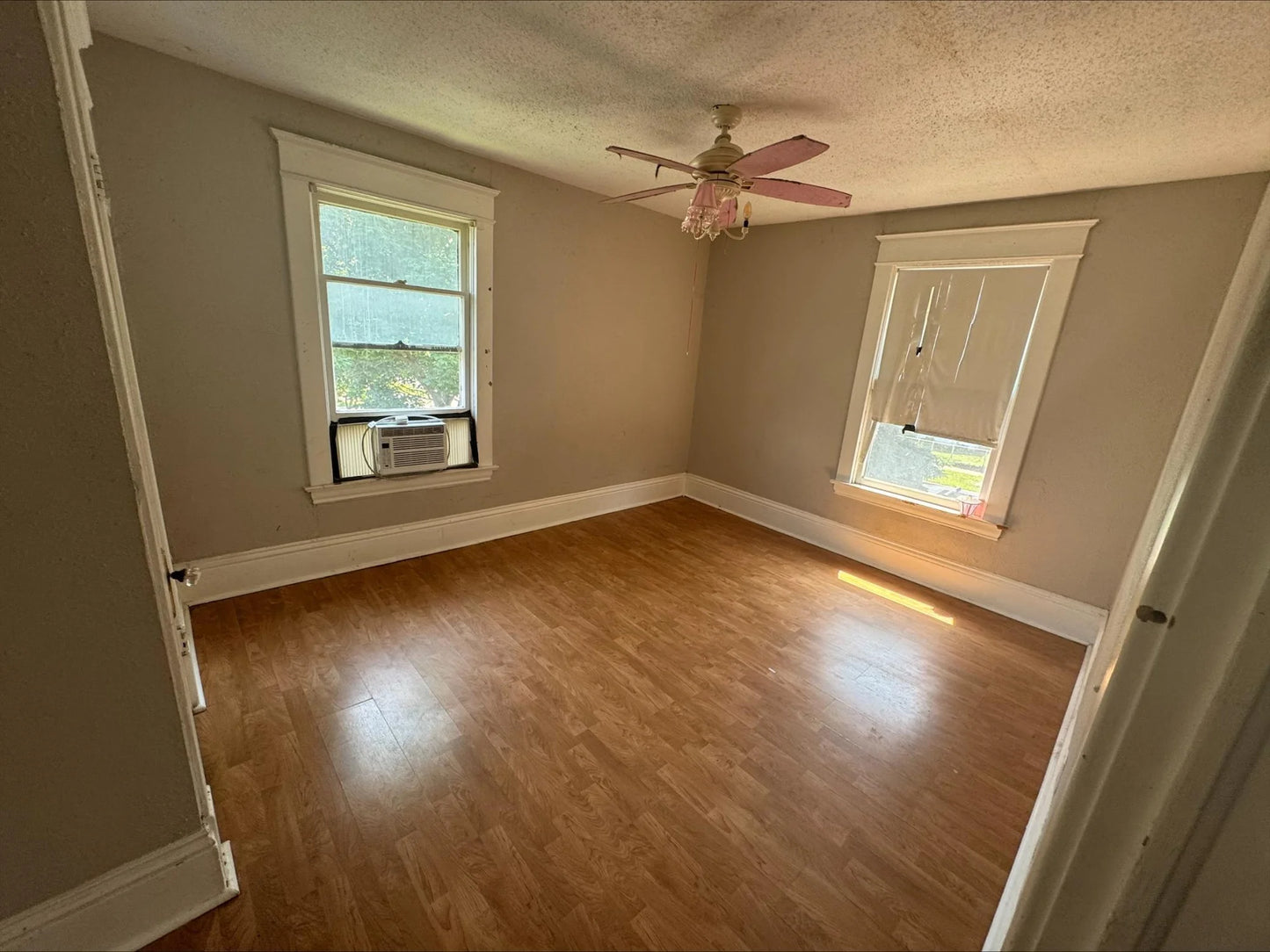 1051 Mclean Avenue, Saint Paul, MN 55106