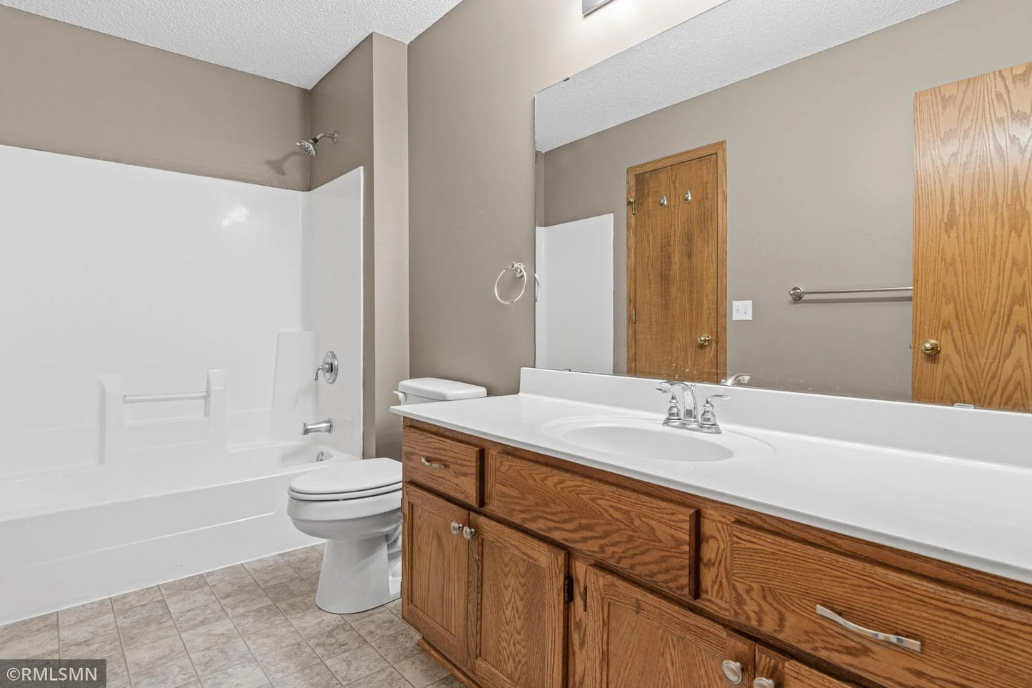 4923 Grenwich Place, Oakdale, MN 55128