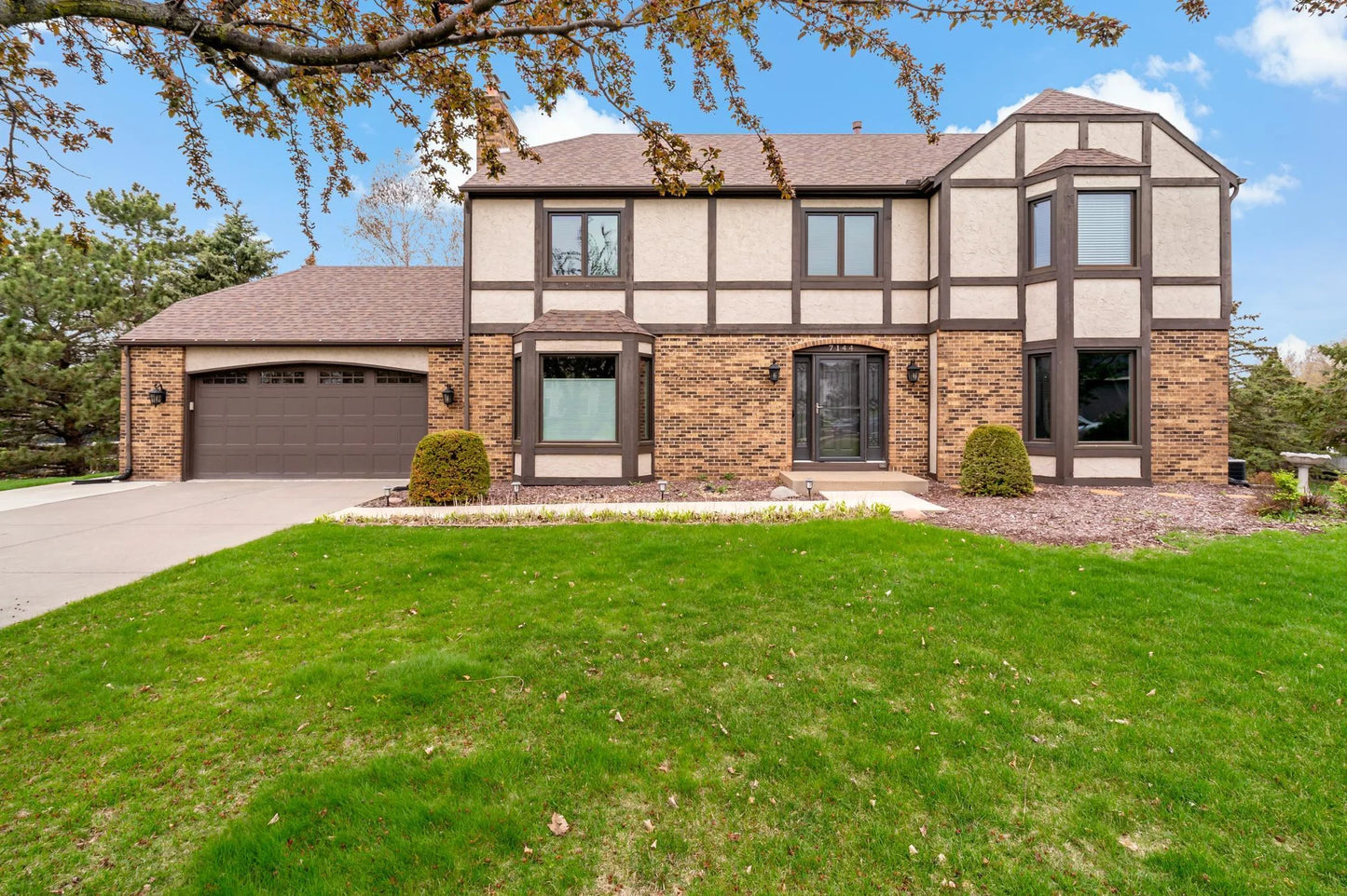 7144 Sherwood Road, Woodbury, MN 55125