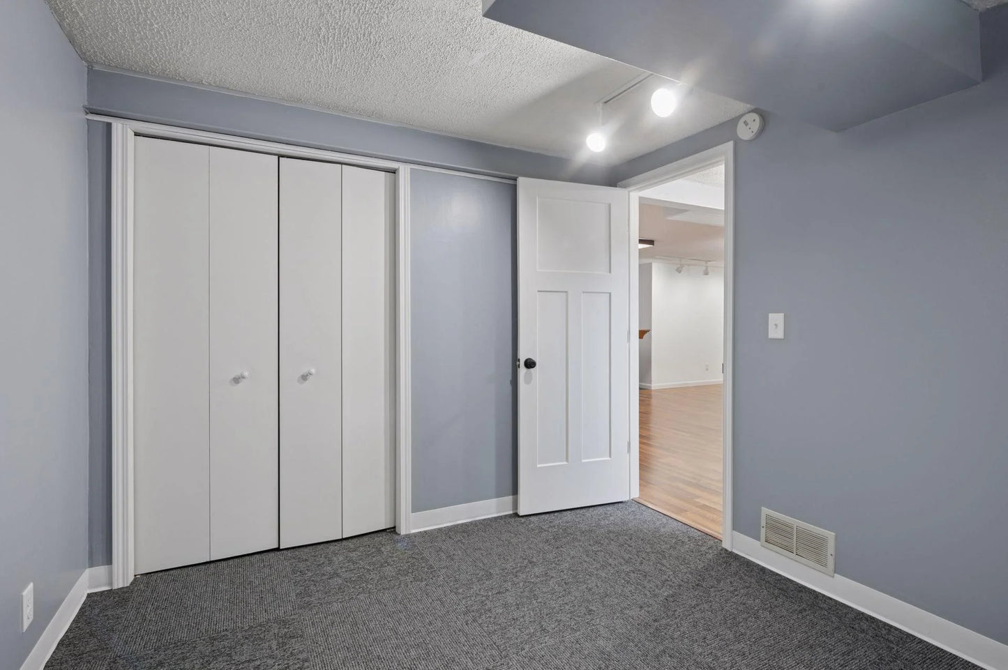 63 Langer Circle, West Saint Paul, MN 55118