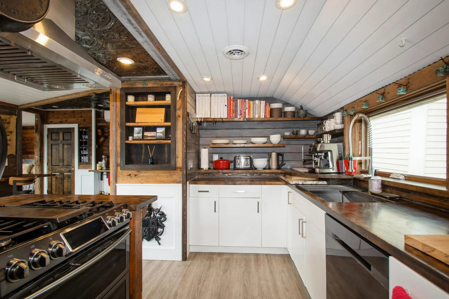 25565 Smithtown Road, Excelsior, MN 55331