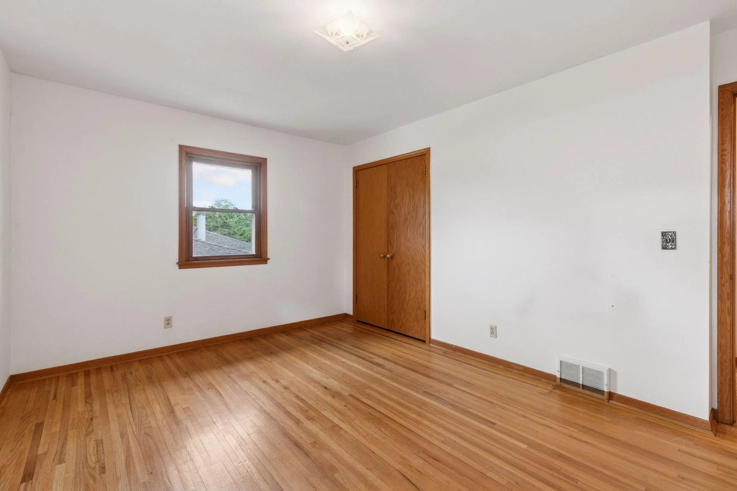 5001 108th Street, Bloomington, MN 55437