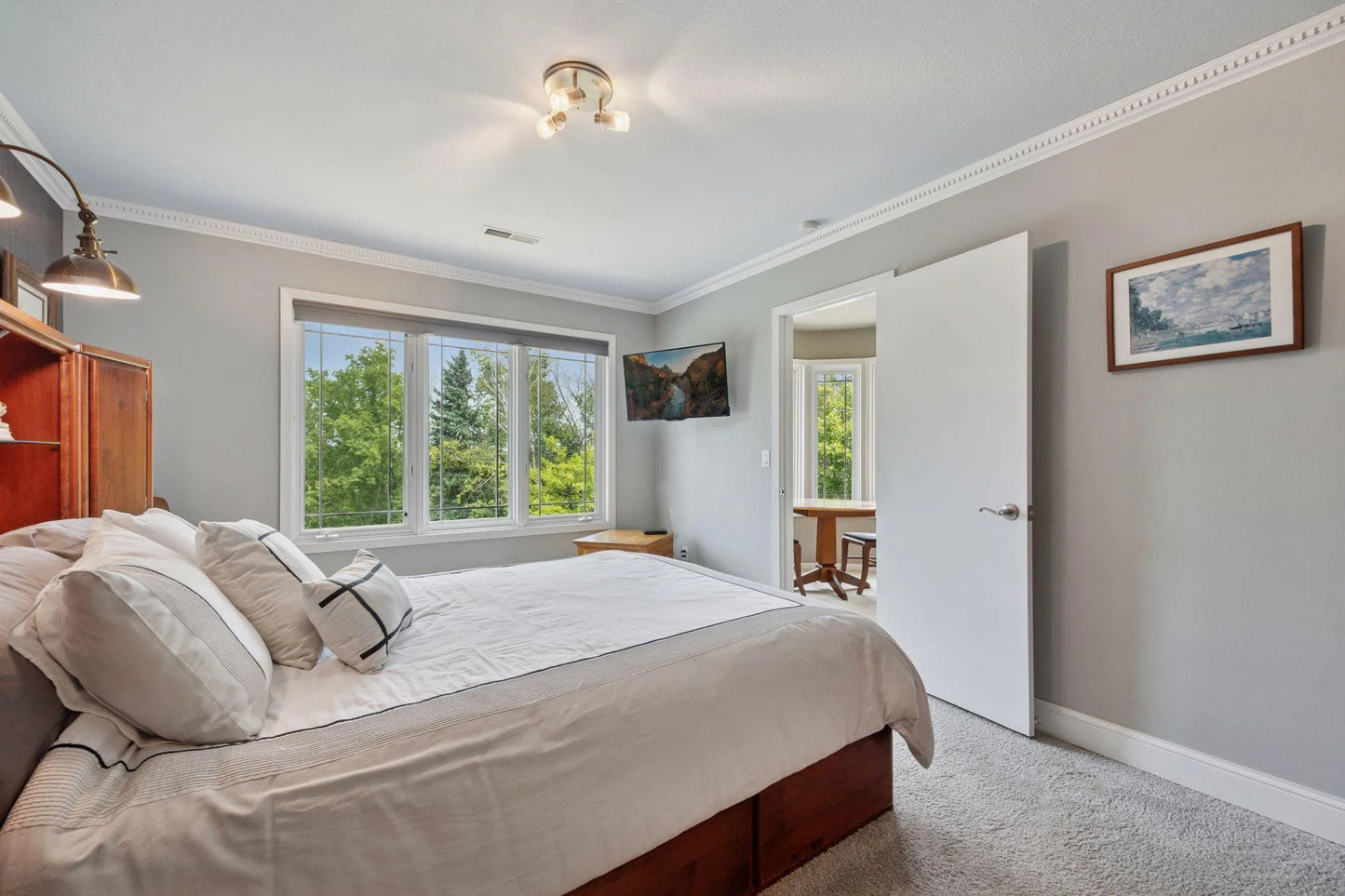 10460 Bluff Circle, Chanhassen, MN 55318