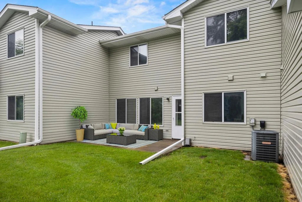 7523 15th Street Lane, Oakdale, MN 55128