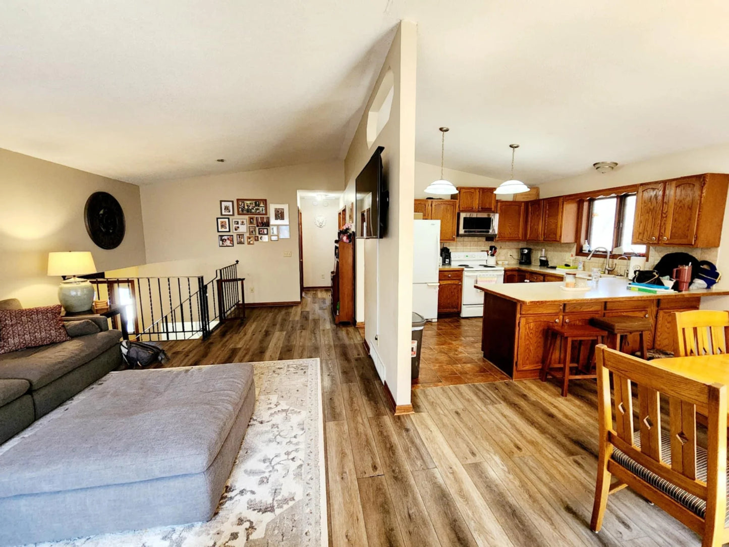 2805 Brookview Drive, Burnsville, MN 55337
