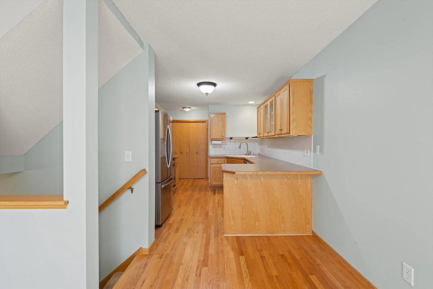 1663 County Road D , Maplewood, MN 55109
