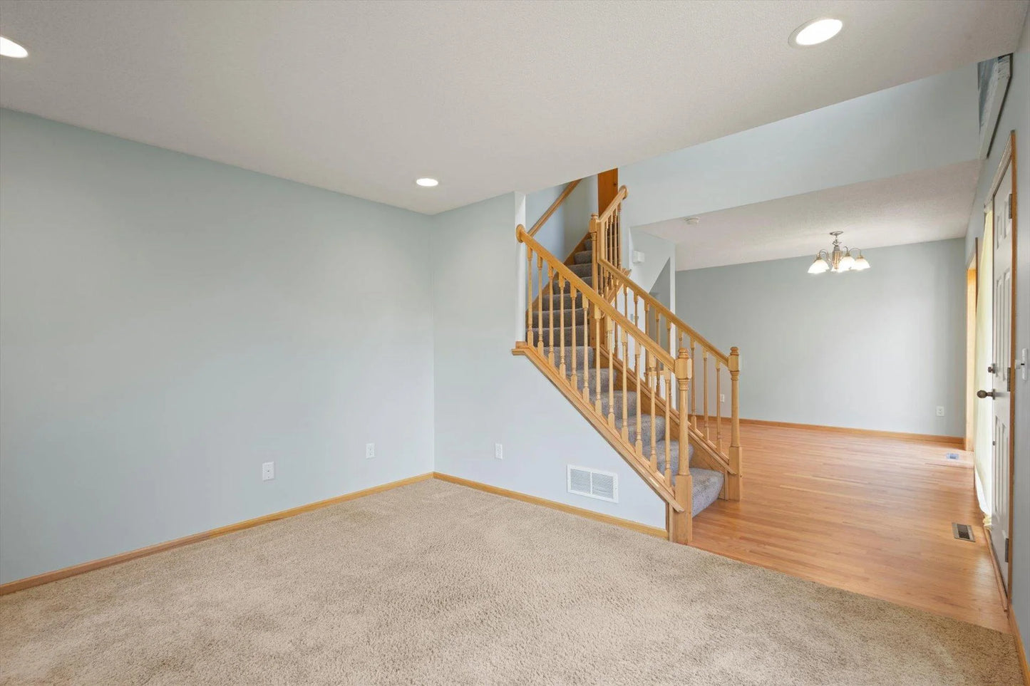 1663 County Road D , Maplewood, MN 55109