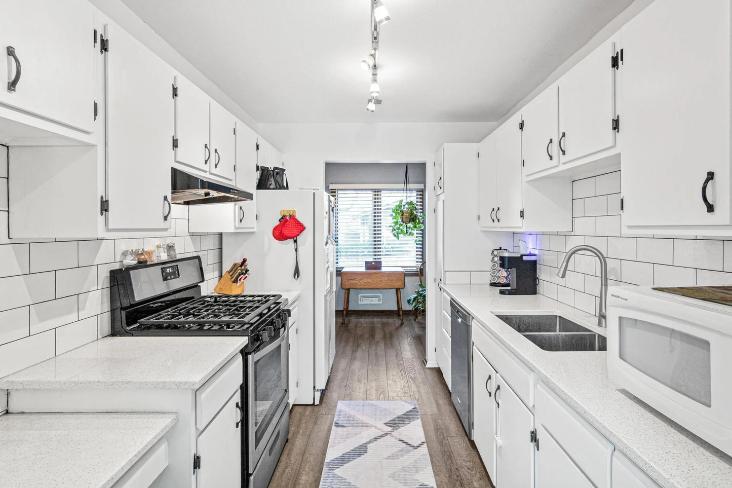 25 Birnamwood Drive, Burnsville, MN 55337
