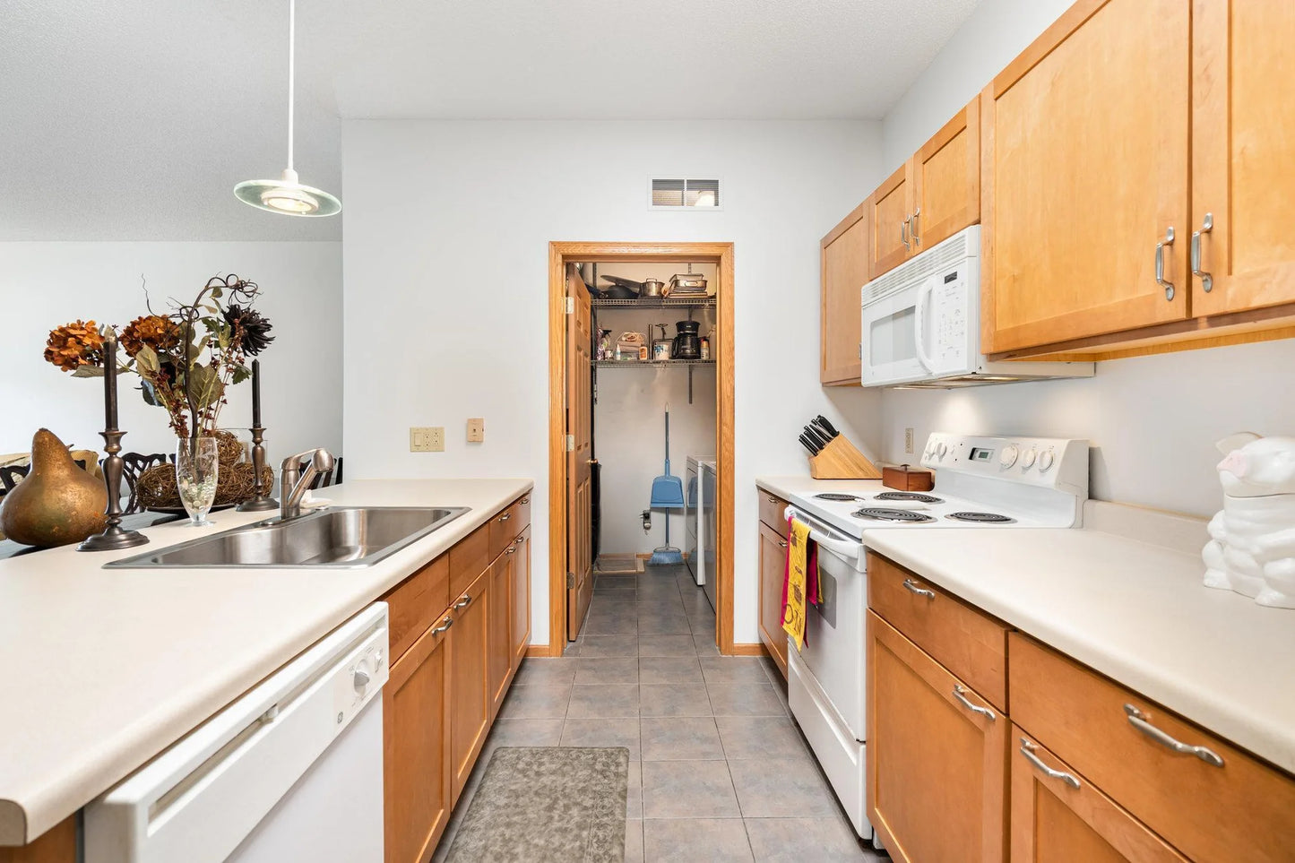 577 Woodduck Drive, Woodbury, MN 55125