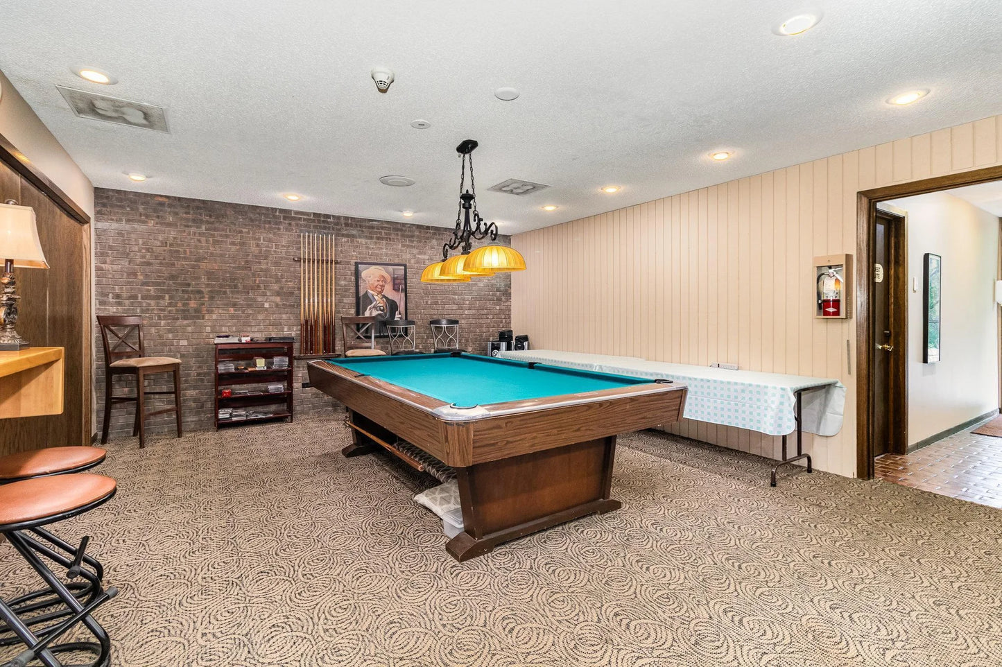 6085 Lincoln Drive, Edina, MN 55436