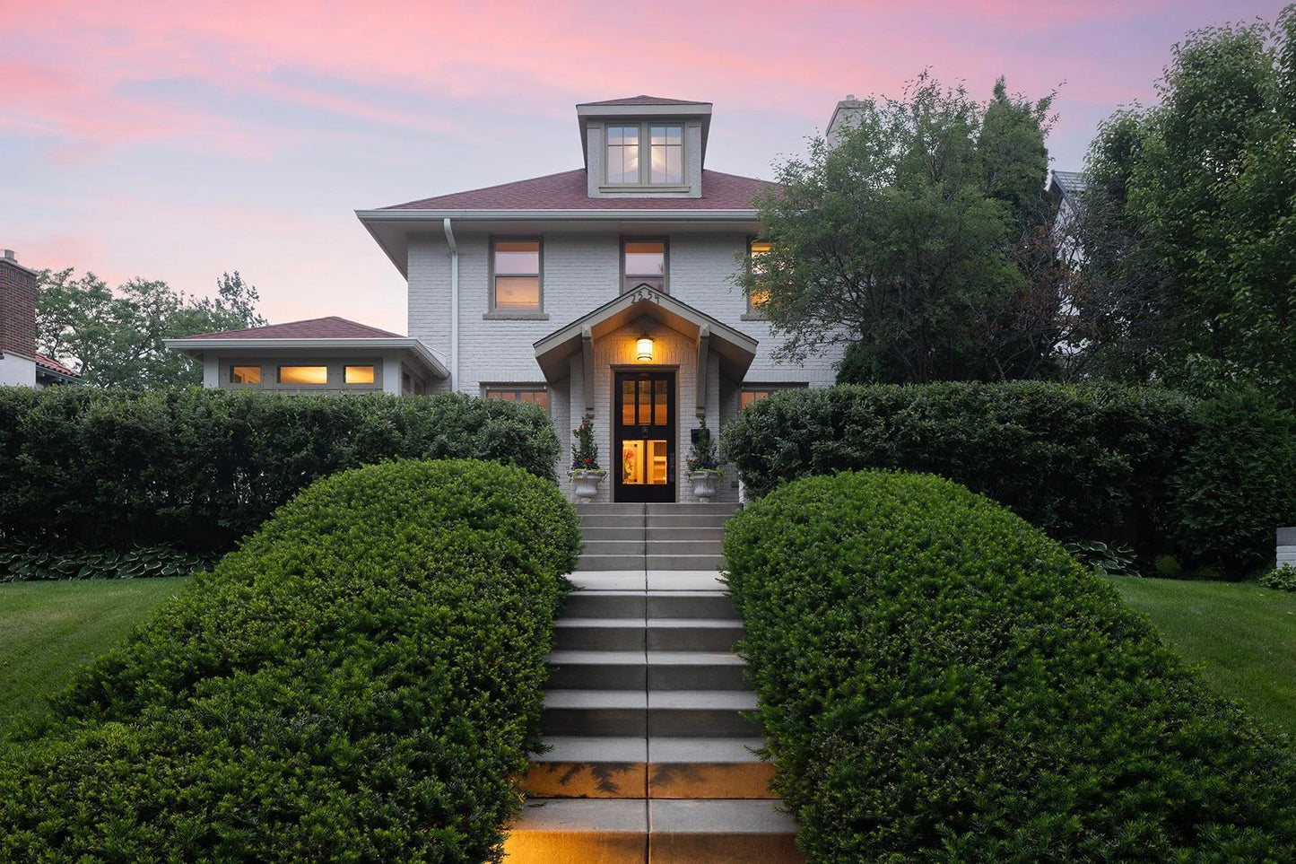 2554 Lake Of The Isles Parkway, Minneapolis, MN 55405