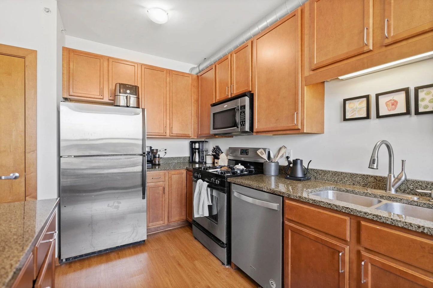 15 Franklin Avenue, Minneapolis, MN 55404