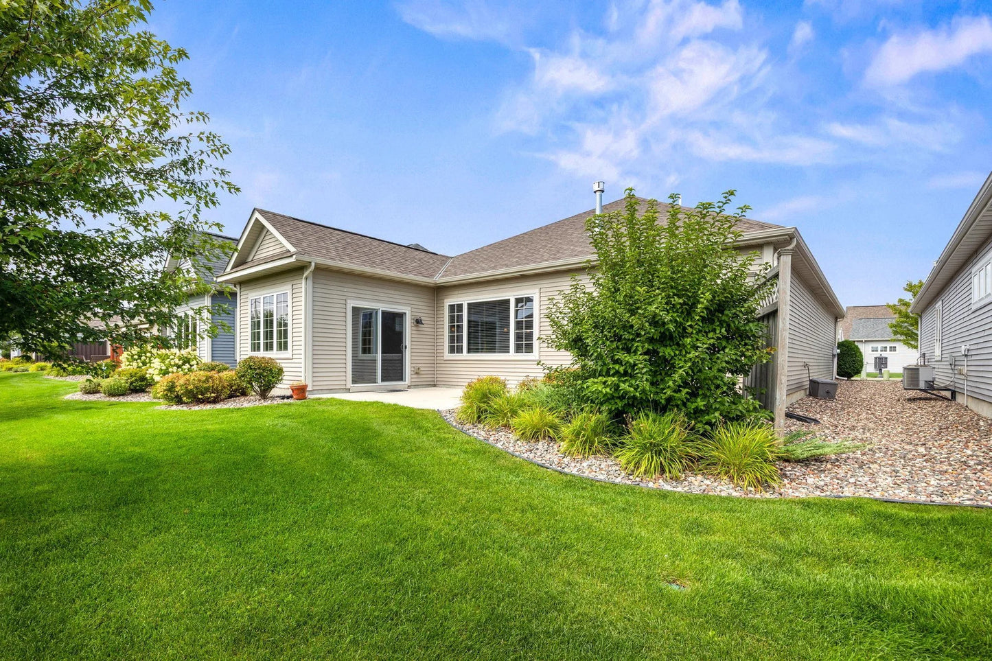 1045 Roselyn Drive, Victoria, MN 55386