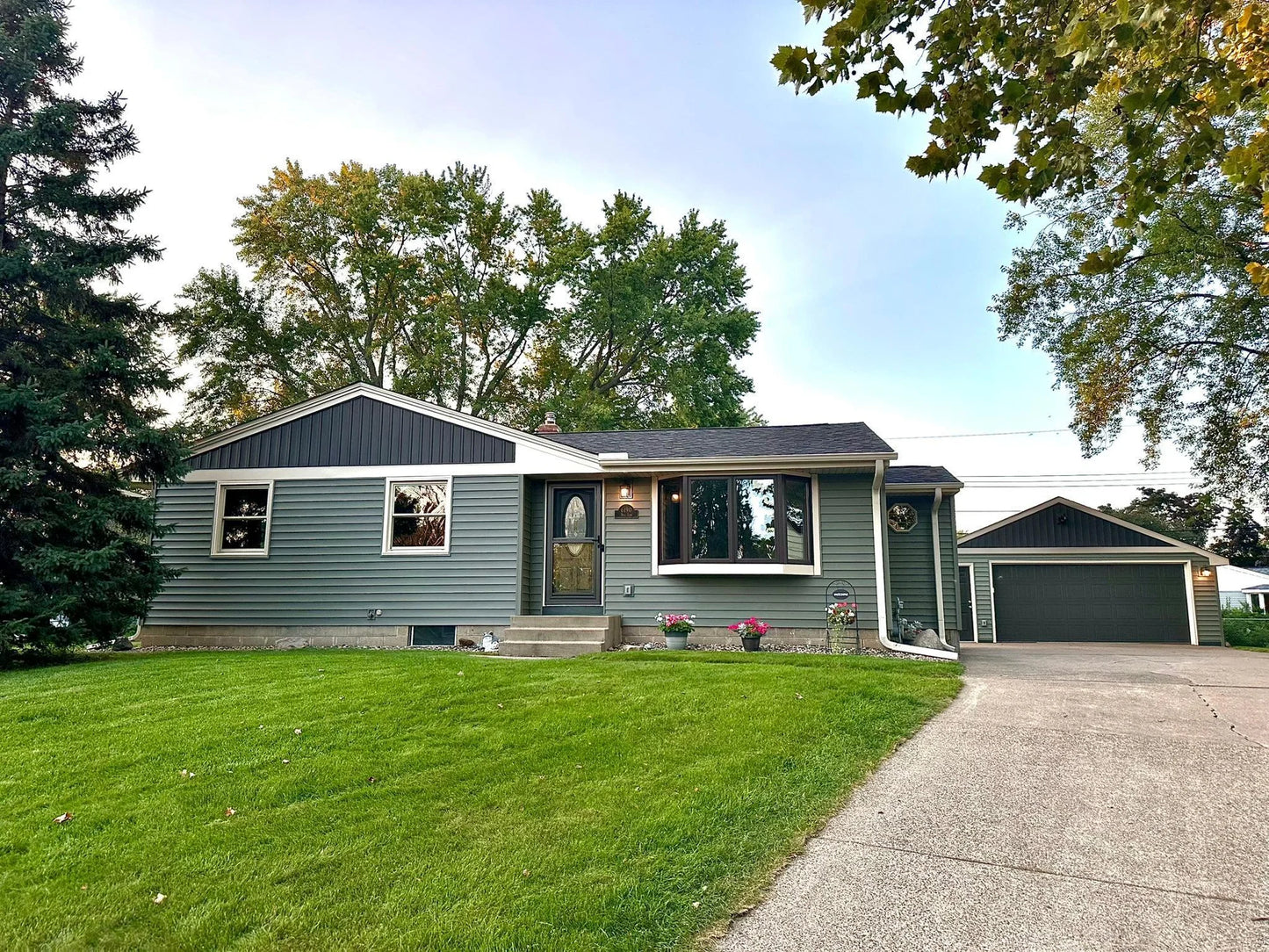6190 Dell Lane, Woodbury, MN 55125