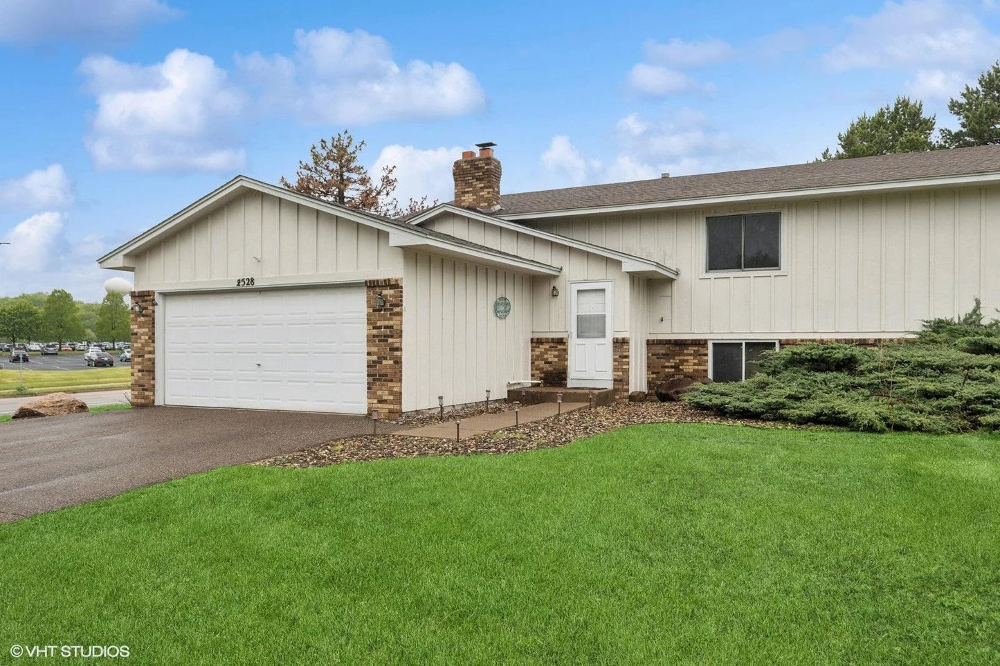 2528 Birchview Lane, Minnetonka, MN 55305