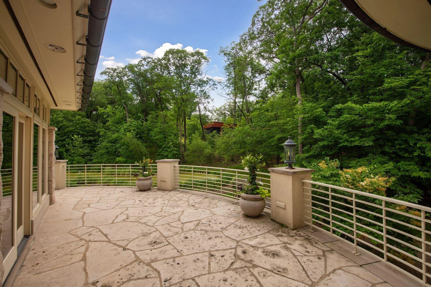 1989 Dwight Lane, Minnetonka, MN 55305