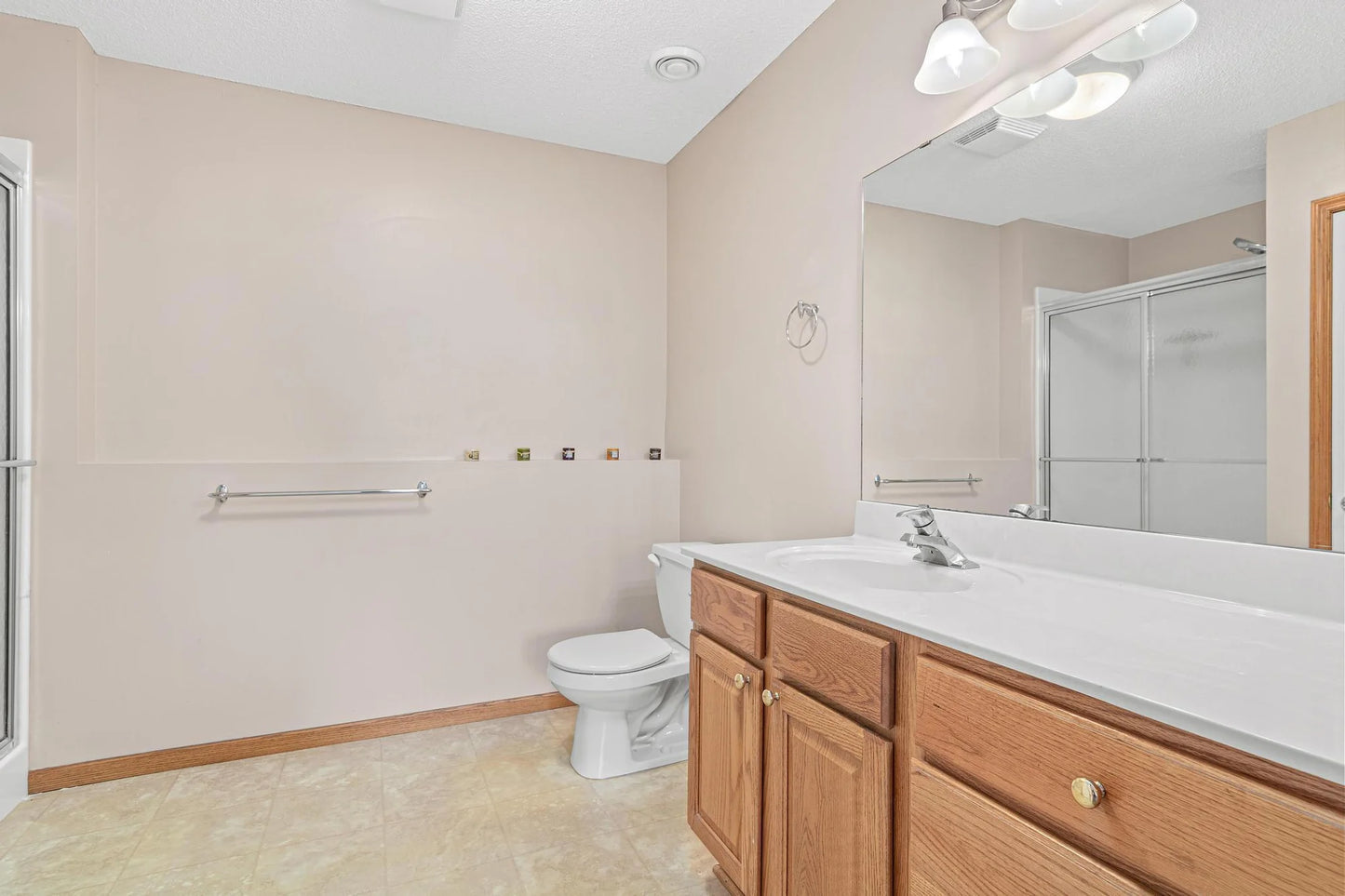16450 Griffon Lane, Lakeville, MN 55044