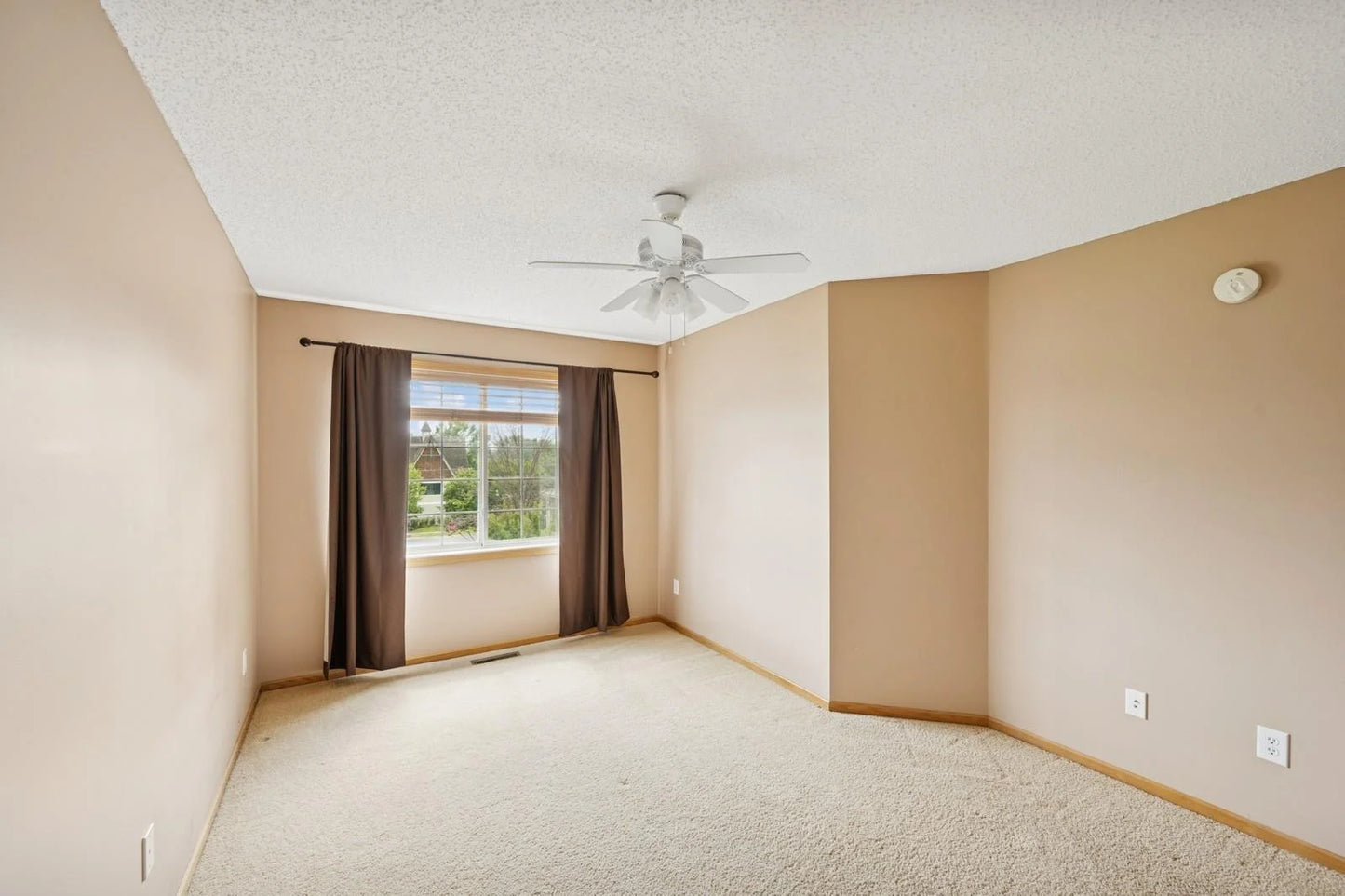 4363 Victor Path, Hugo, MN 55038