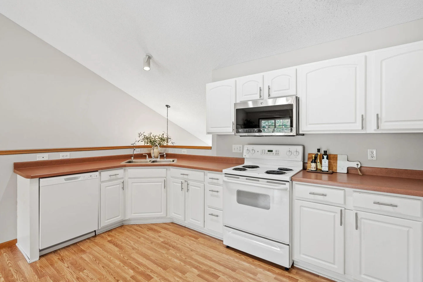 5423 Elm Grove Avenue, New Hope, MN 55428