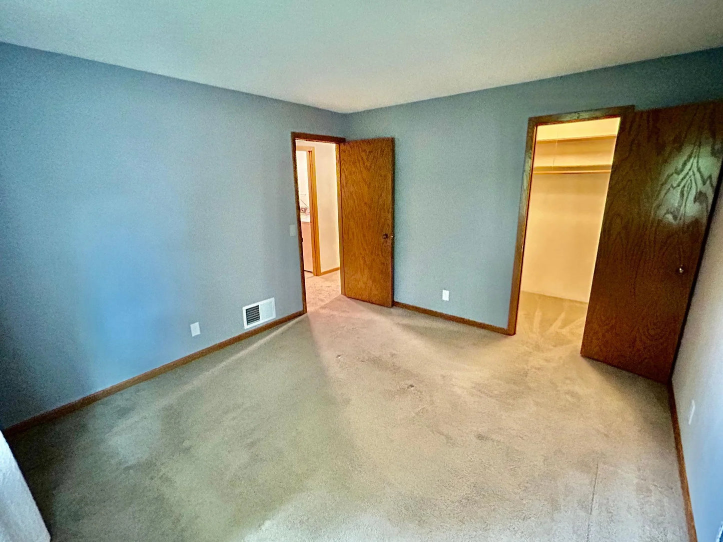 4378 Buckingham Court, Vadnais Heights, MN 55127