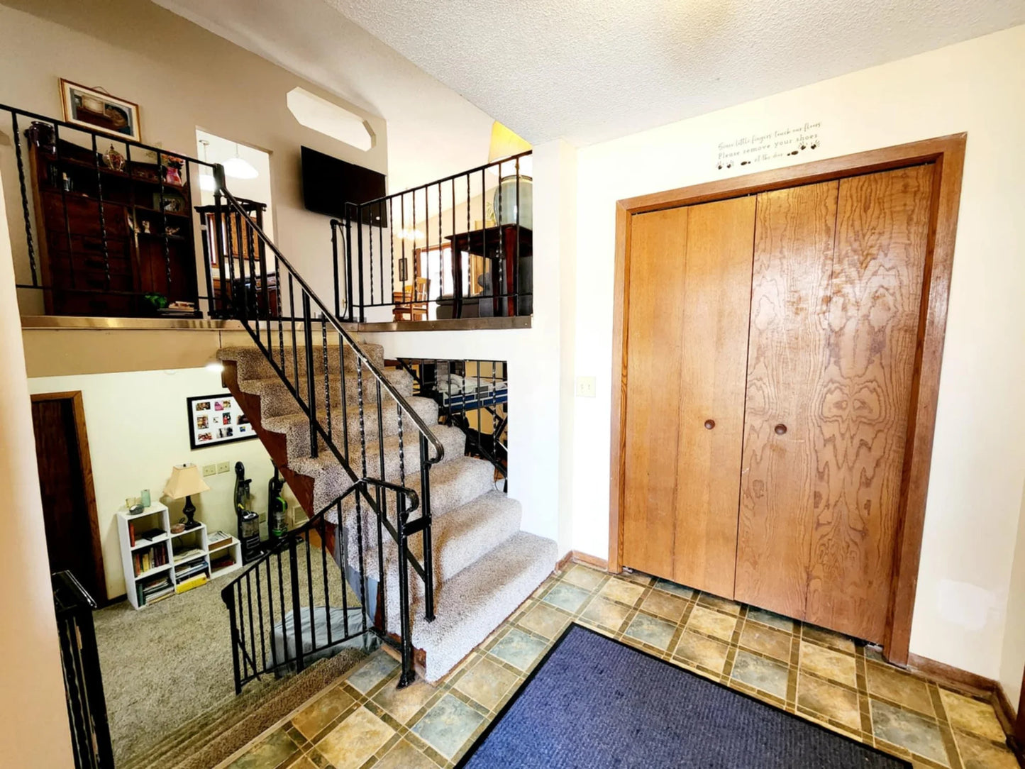 2805 Brookview Drive, Burnsville, MN 55337