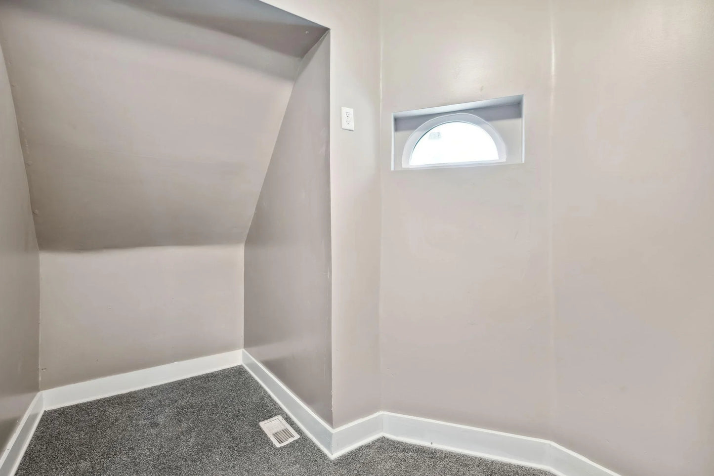 650 Holly Avenue, Saint Paul, MN 55104