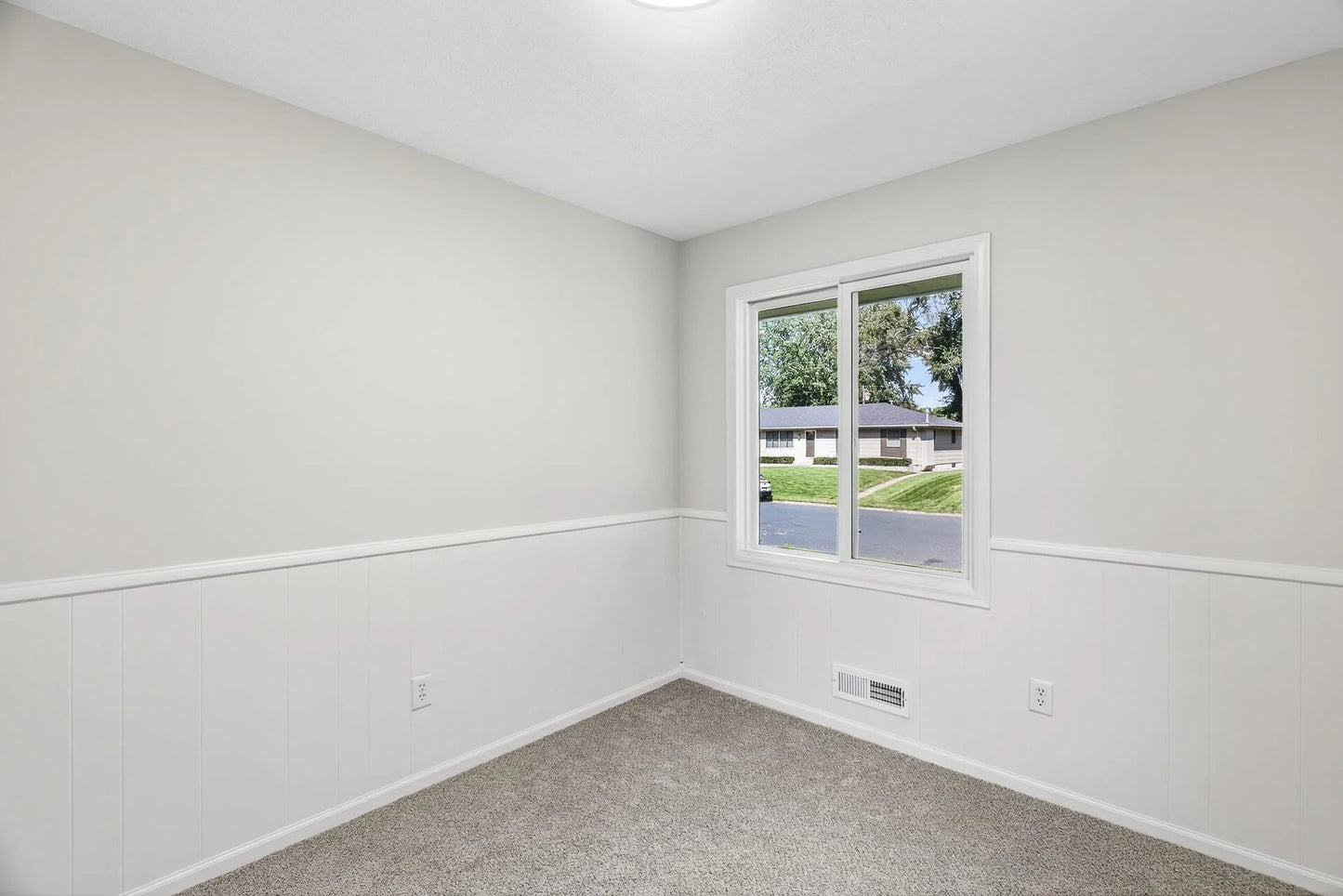 1042 Sibley Street, Shakopee, MN 55379