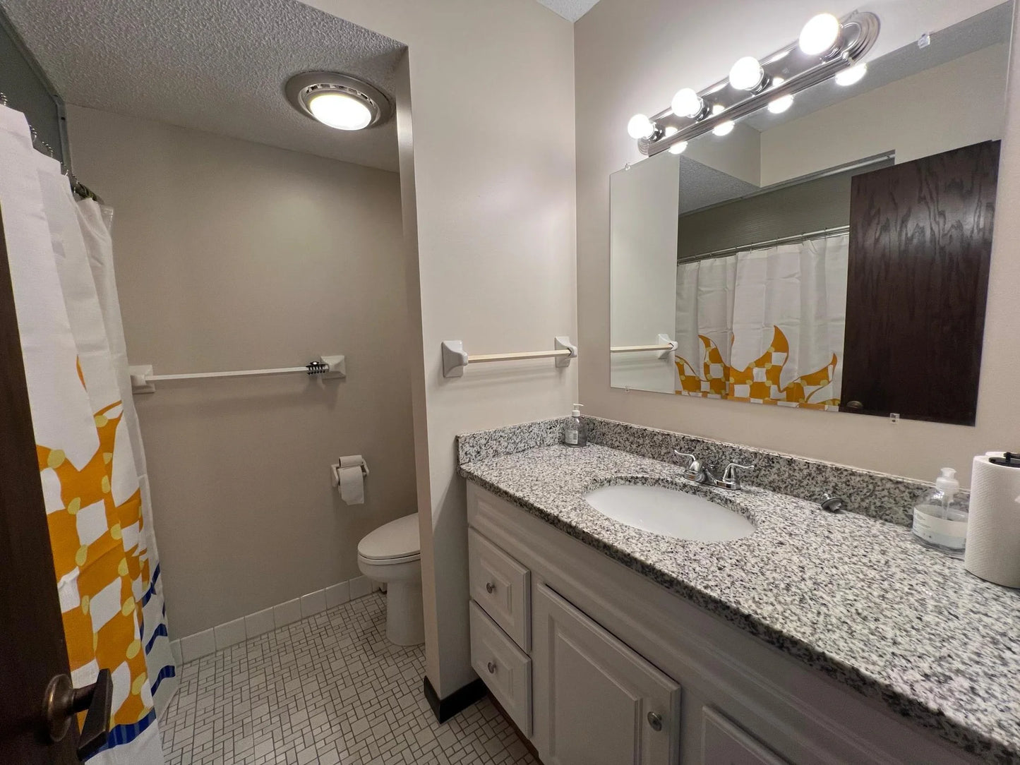 2485 Londin Lane, Maplewood, MN 55119