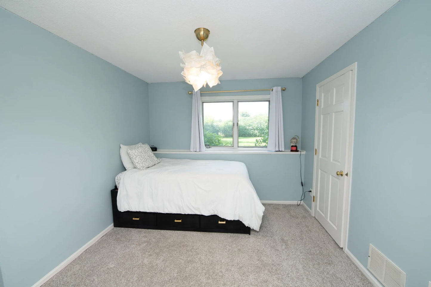 5910 Pineview Lane, Plymouth, MN 55442