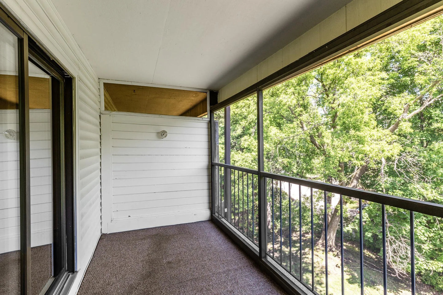 10441 Greenbrier Road, Minnetonka, MN 55305