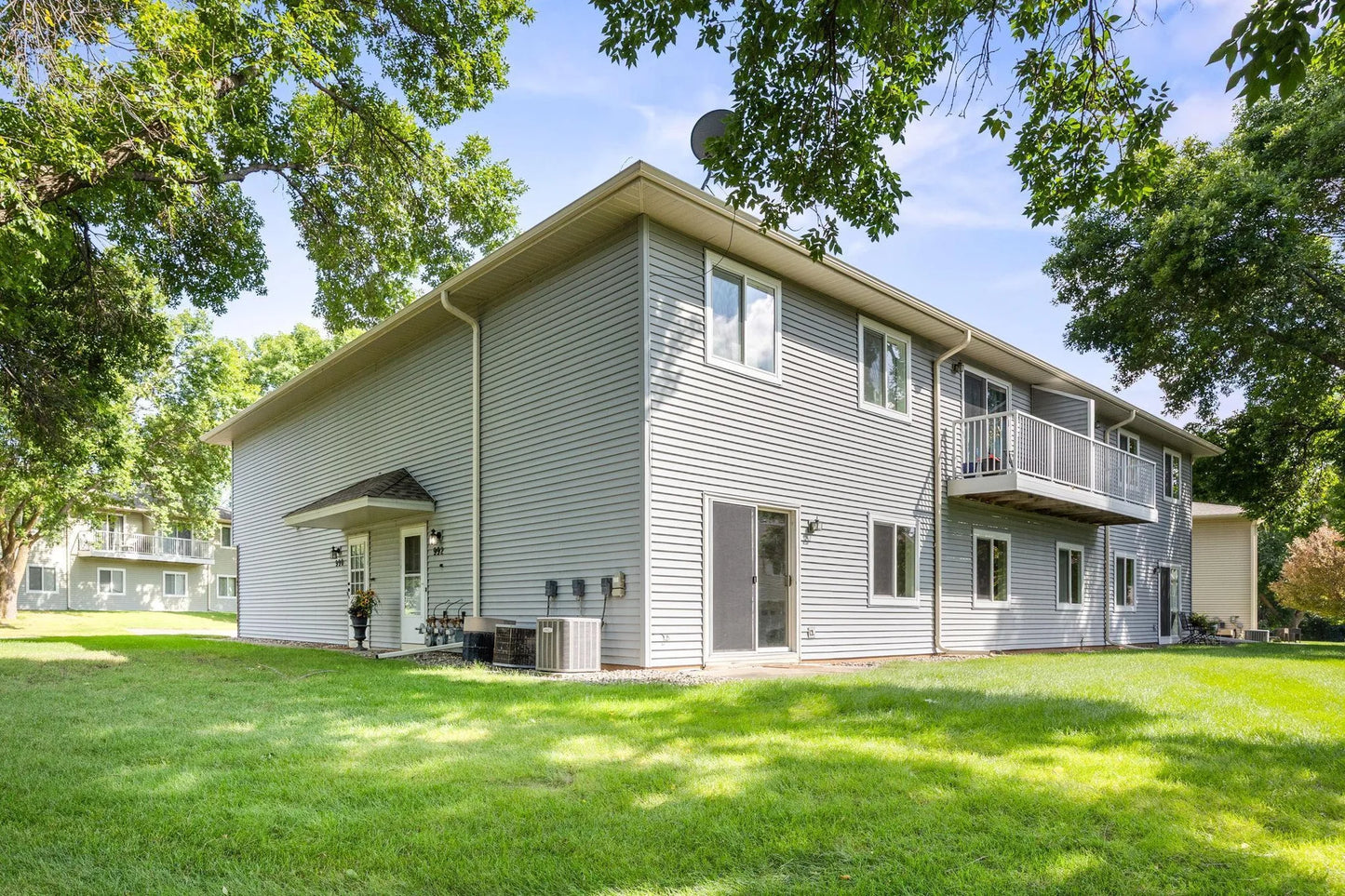 992 Pond View Court, Vadnais Heights, MN 55127