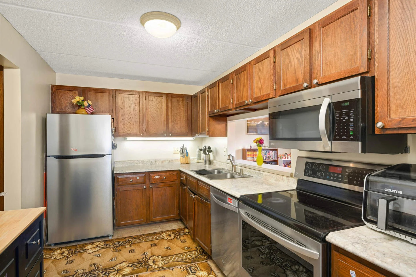 10501 Cedar Lake Rd , Minnetonka, MN 55305
