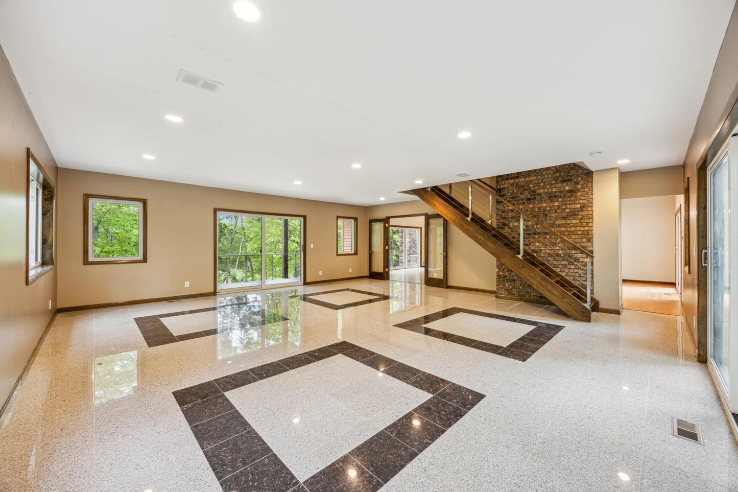 21 Red Fox Road, North Oaks, MN 55127