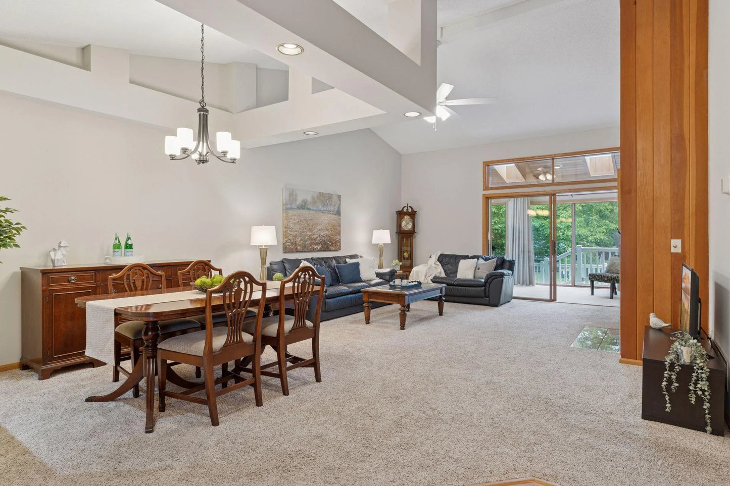 502 Deer Ridge Lane, Maplewood, MN 55119