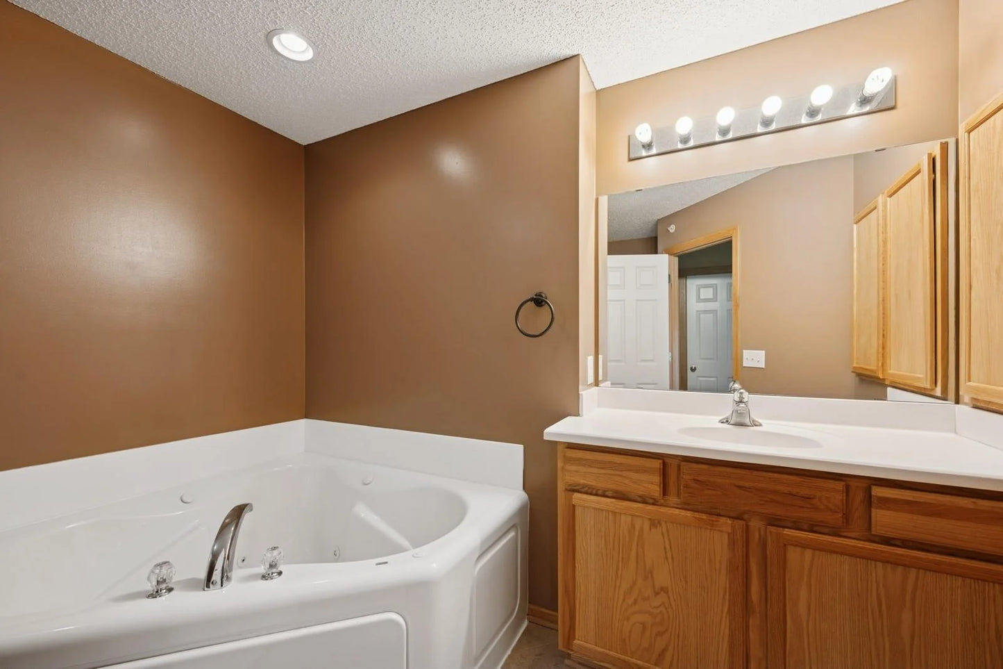 4363 Victor Path, Hugo, MN 55038