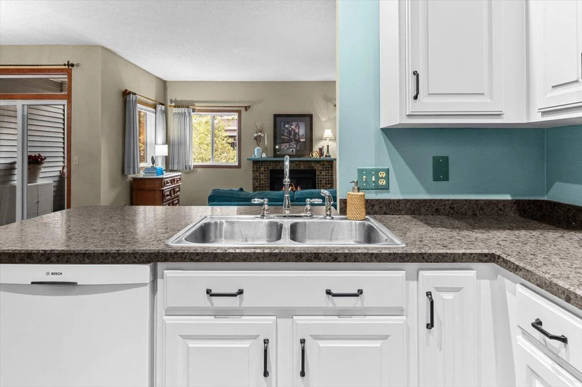 577 Woodduck Drive, Woodbury, MN 55125