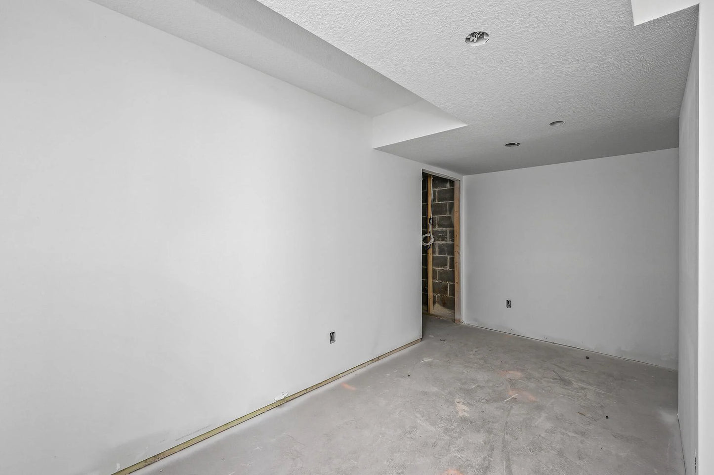 201 Mccarrons Place, Roseville, MN 55113