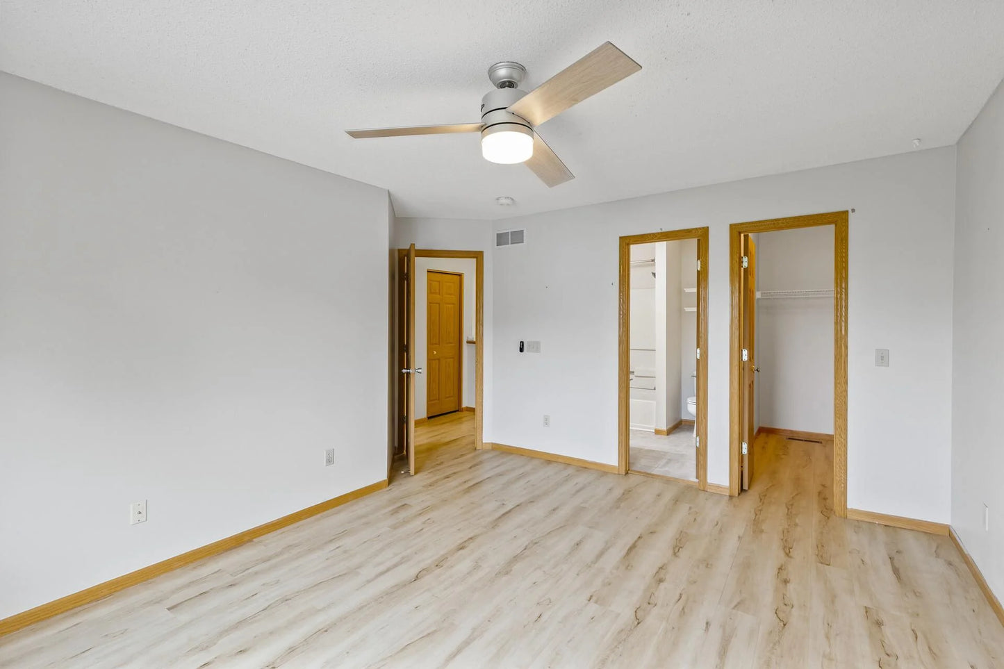 631 Woodduck Drive, Woodbury, MN 55125