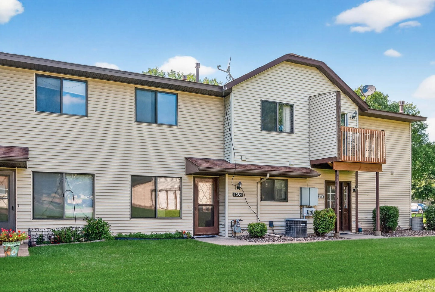 4284 Parkview Court, Vadnais Heights, MN 55127