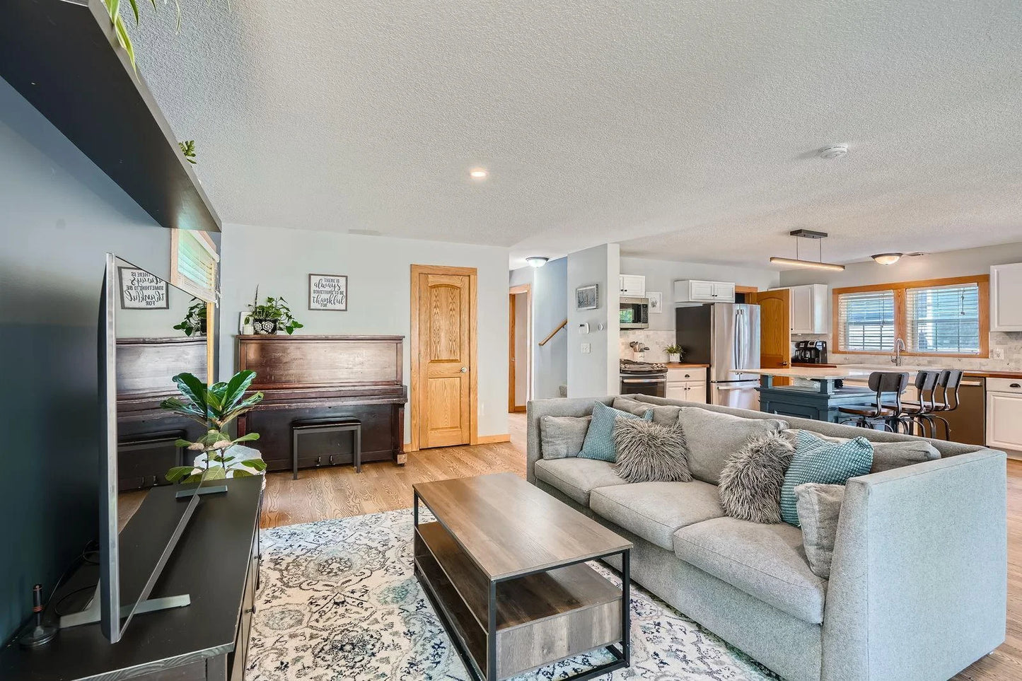 8 Queen Avenue, Minneapolis, MN 55405