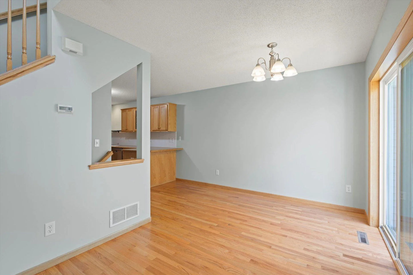 1663 County Road D , Maplewood, MN 55109