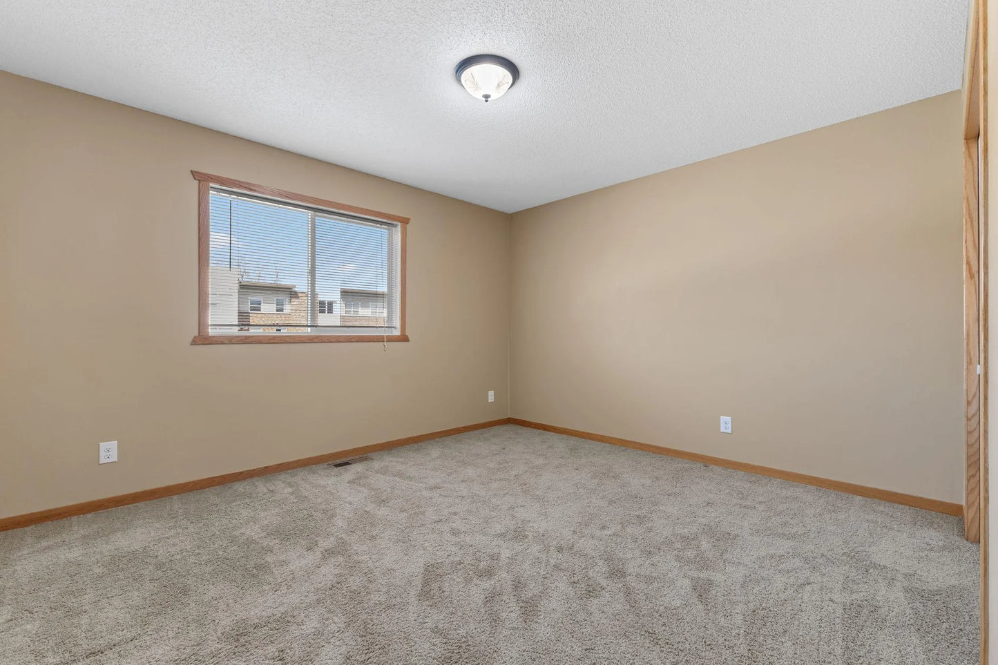 1283 County Road D Circle, Vadnais Heights, MN 55109
