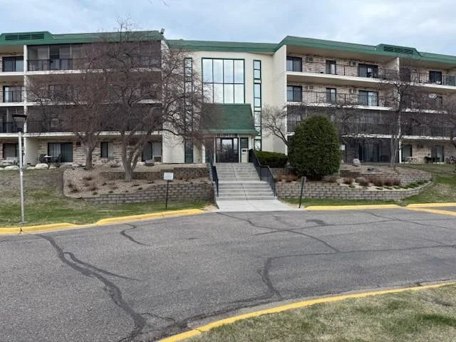10411 Cedar Lake Road, Minnetonka, MN 55305