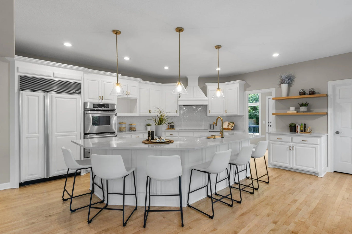 6305 Mcintyre Point, Edina, MN 55439
