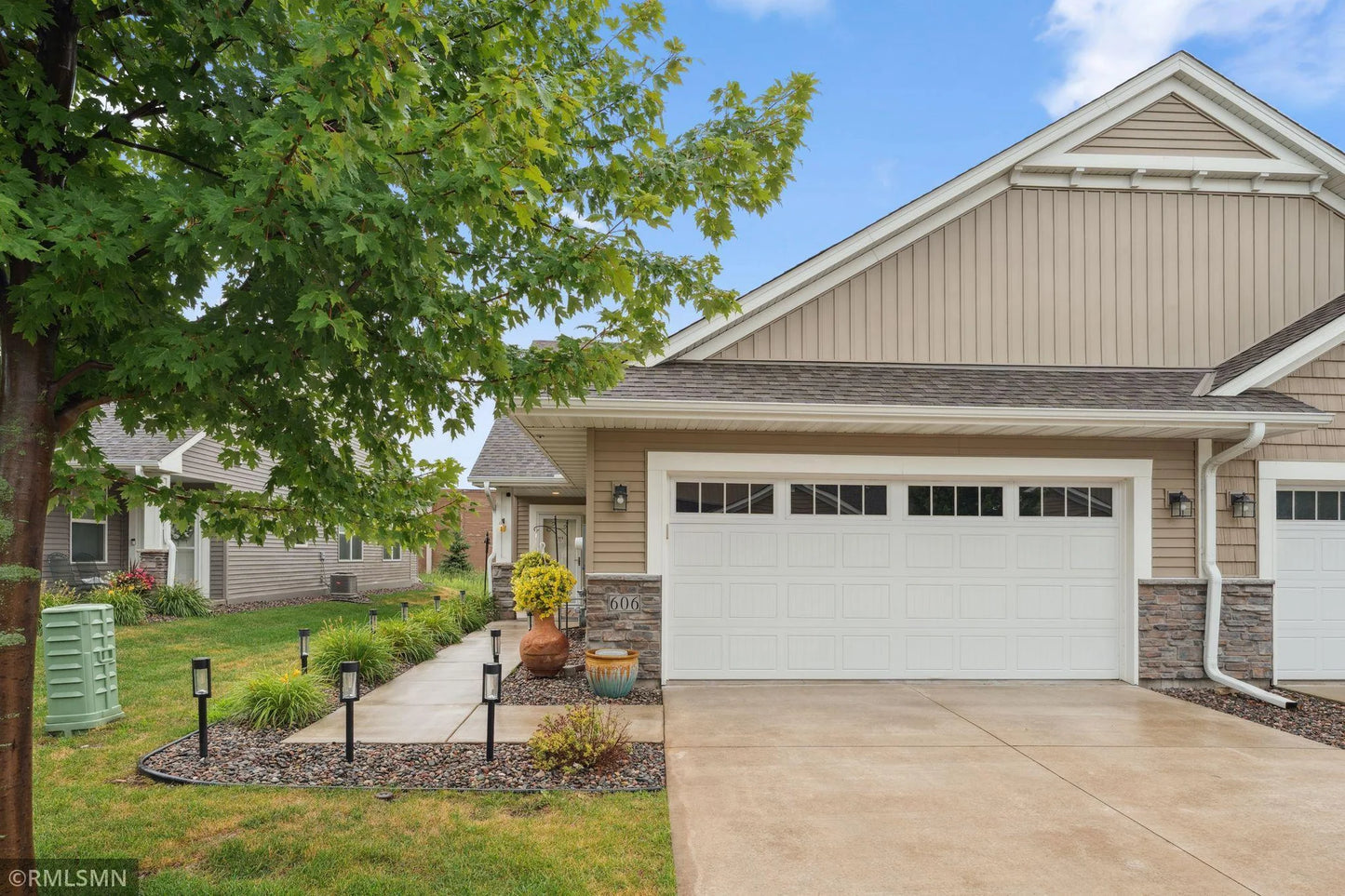 606 Liberty Way, Vadnais Heights, MN 55127